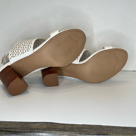 Kelly & Katie White Women's Heeled Sandals open toe. Size 9. One flaw-see pic. - Picture 8 of 13